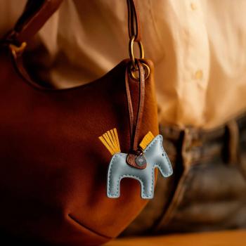 Preview: Equest; Taschenhänger Pferd - light blue